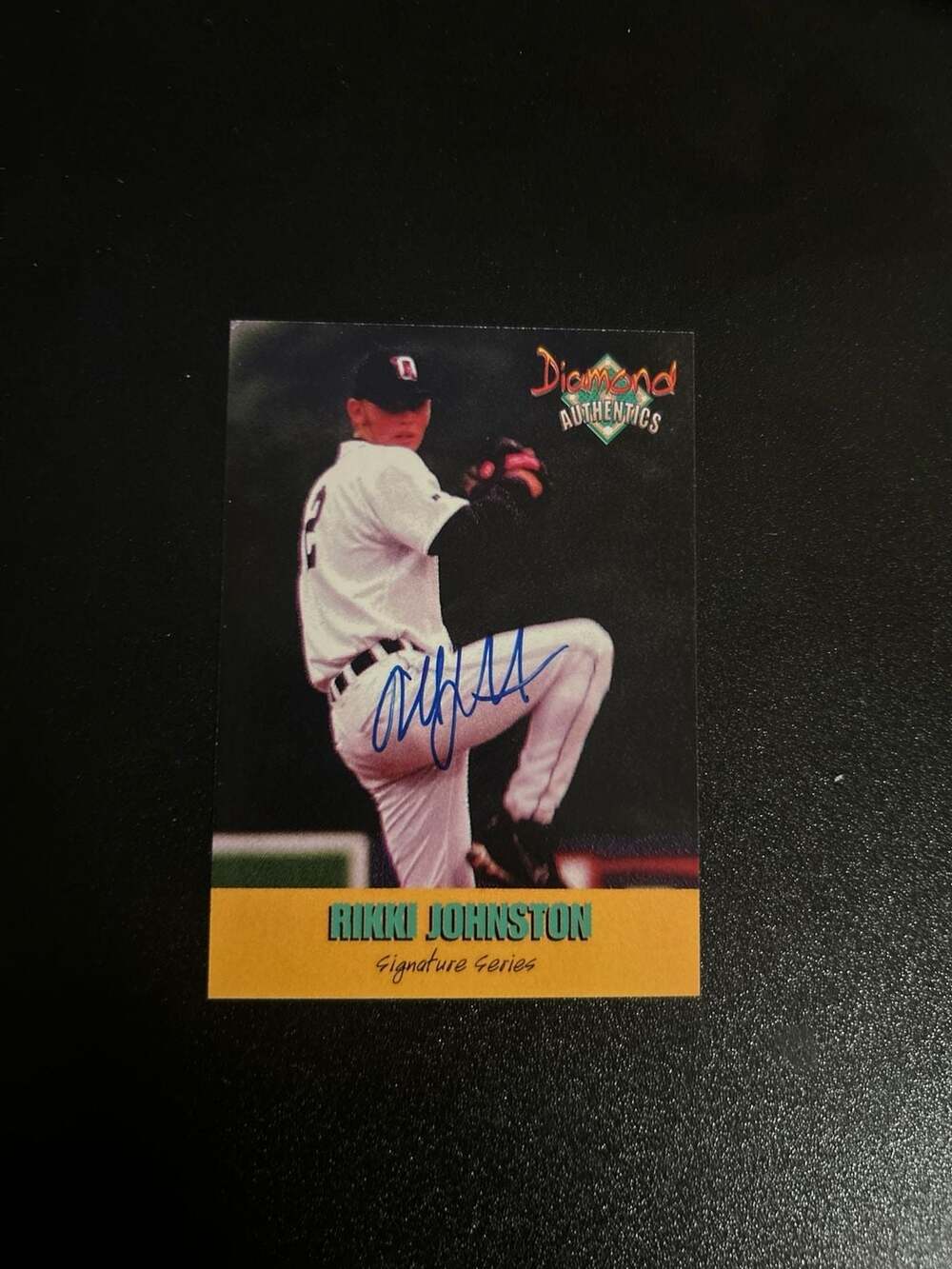 2000 Diamond Authentics Signature Series Rikki Johnston Signed Card #27 /3250